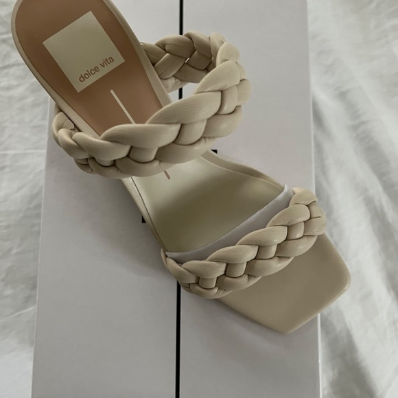Dolce Vita *NEW IN BOX* PAILY sandals SZ 8 White - Picture 4 of 4